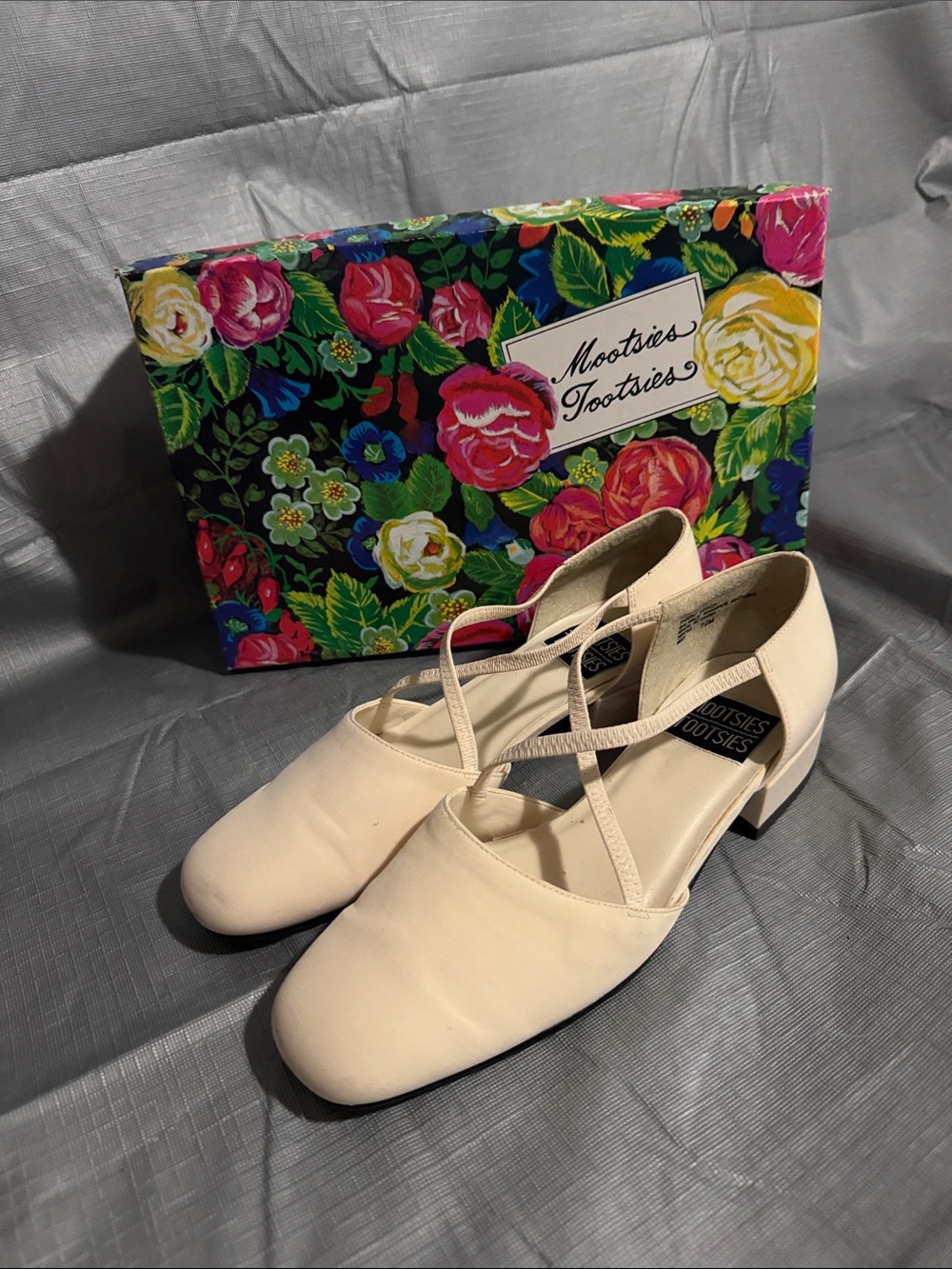 Mootsies Tootsies Women's Cream Cross-Strap Low Heels
